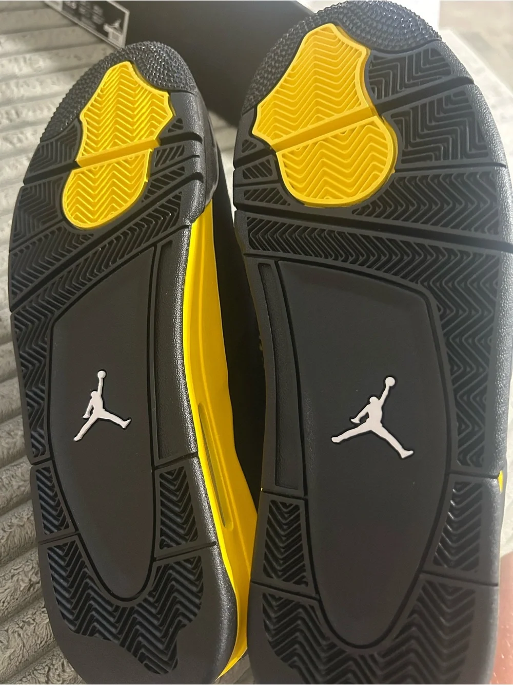 Jordan 4 Thunder